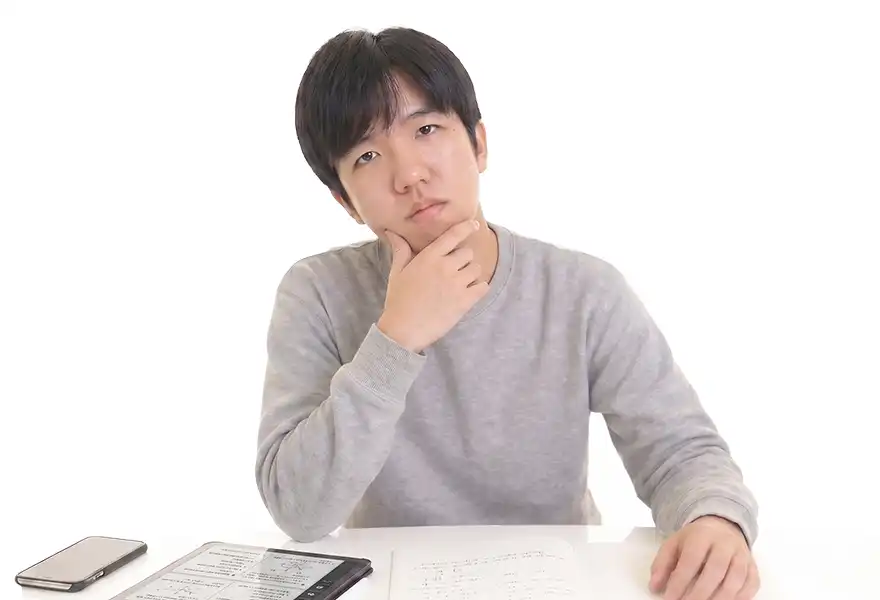 迷っている人のイメージ